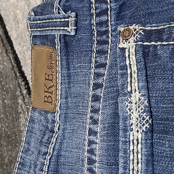 BKE PAYTON METALLIC EMBROIDERED BERMUDA DENIM SHORTS - Picture 4 of 12